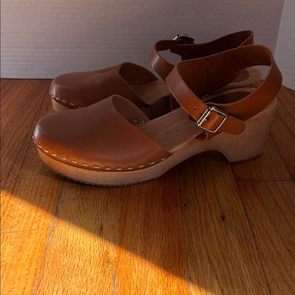 Source Unknown Tan Faux Leather Mules